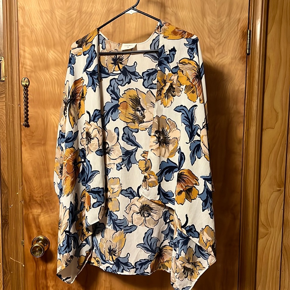 Everly floral asymmetrical overpiece size L